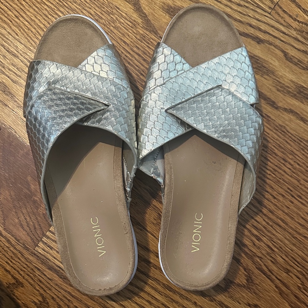 Vionic Women's Metallic Silver Crisscross Mule Sandals